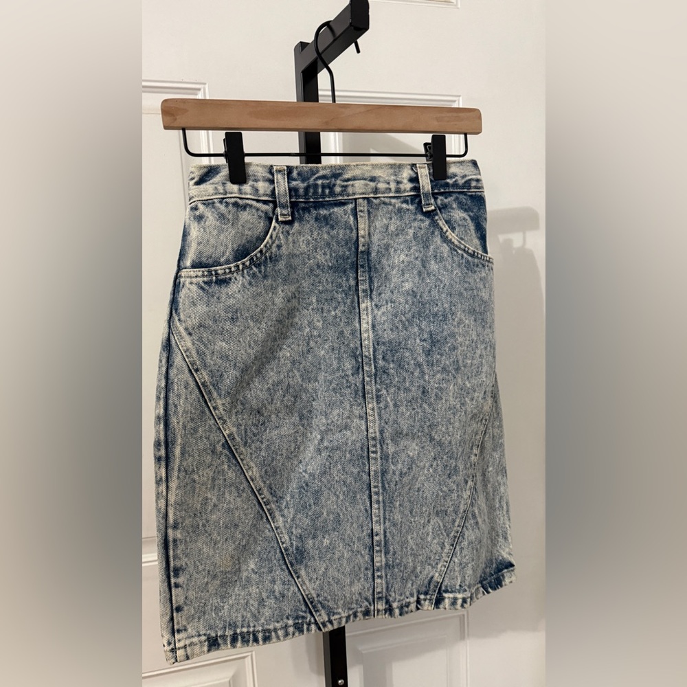 Vintage 1980’s era acid wash Denim Jean‎ Skirt Zip Back